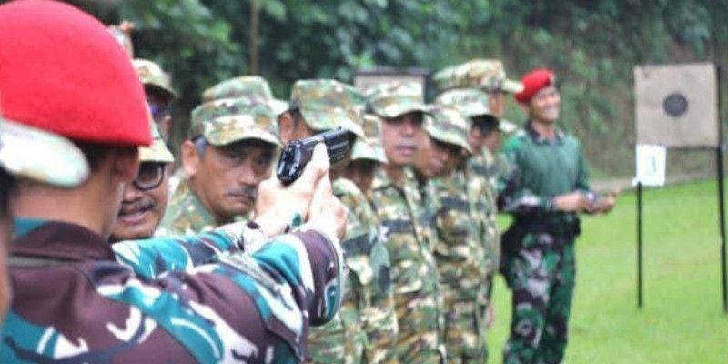 PWI Ikuti Latihan Menembak di Kopassus Pada Penutupan Retret